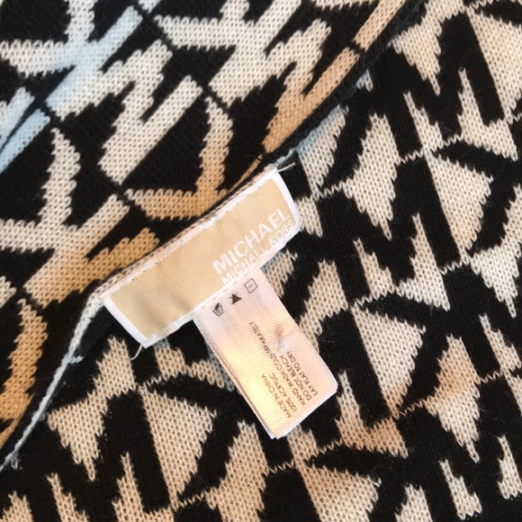 Michael Kors Scarf ⛄️ - Picture 5 of 5